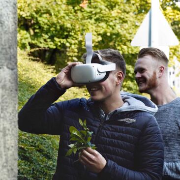 Stadt Singen künstlerische Aufwärtung Unterführung - Workshop mit Azubis VR-Brille ausprobieren