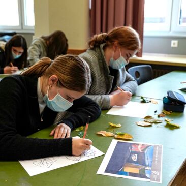 Stadt Singen künstlerische Aufwärtung Unterführung - Workshop mit Schülern Blätter zeichnen